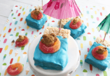 Put A Smile On Their Face With Floating Teddy Treats Floating Rice Krispie treats with teddy bears. Half of the treat is covered in blue icing and on top of the blue is a gummy ring with a grahams teddy sitting inside.